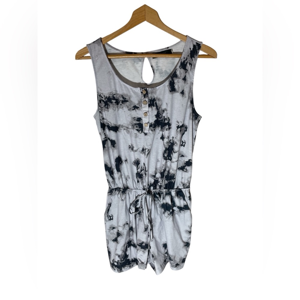 GG2- Leani Women’s Medium Gray Shorte Tie-Dye Romper